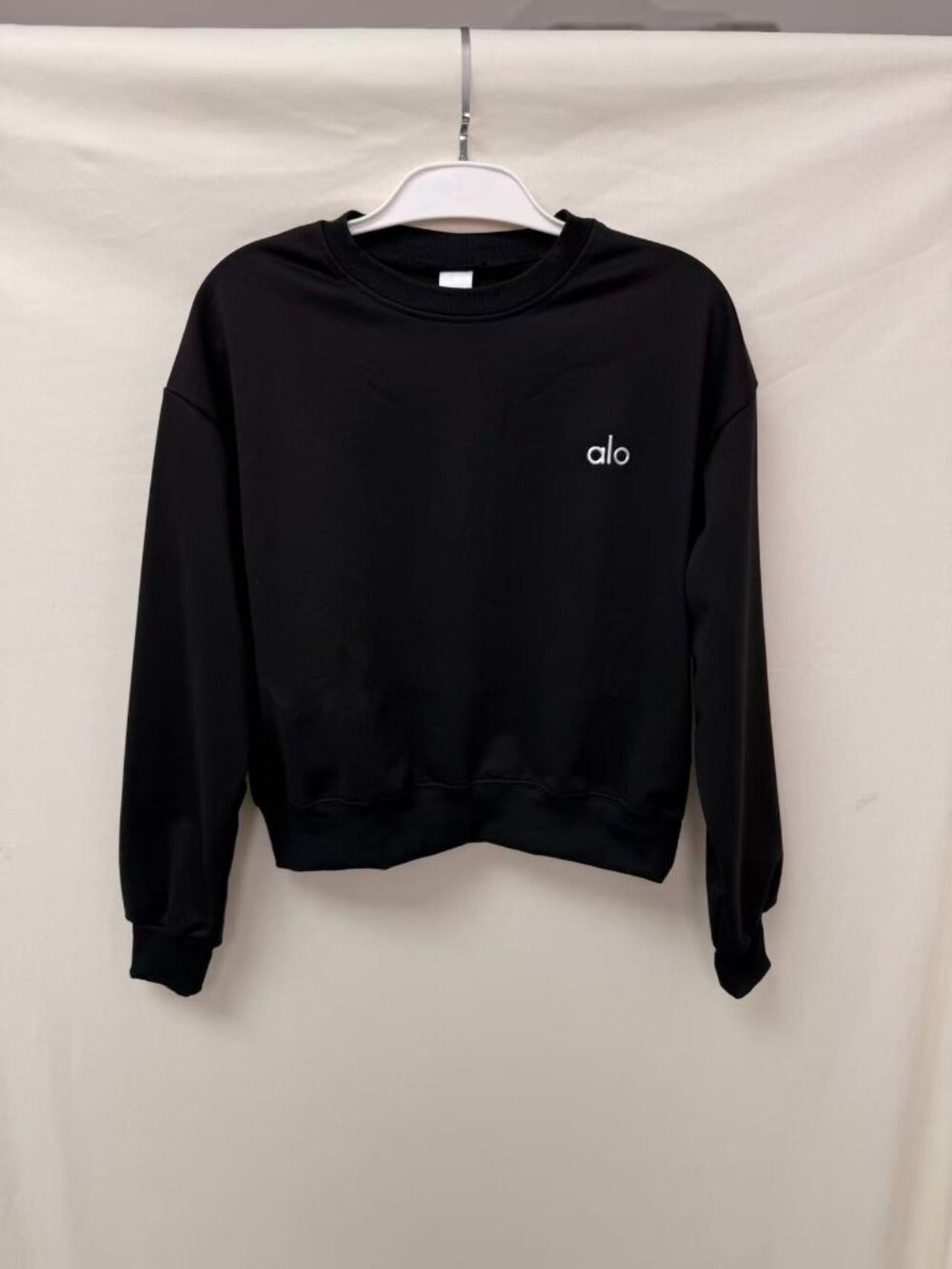 Alo Yoga Black Cropped Crew Neck Sweatshirt, Size L.